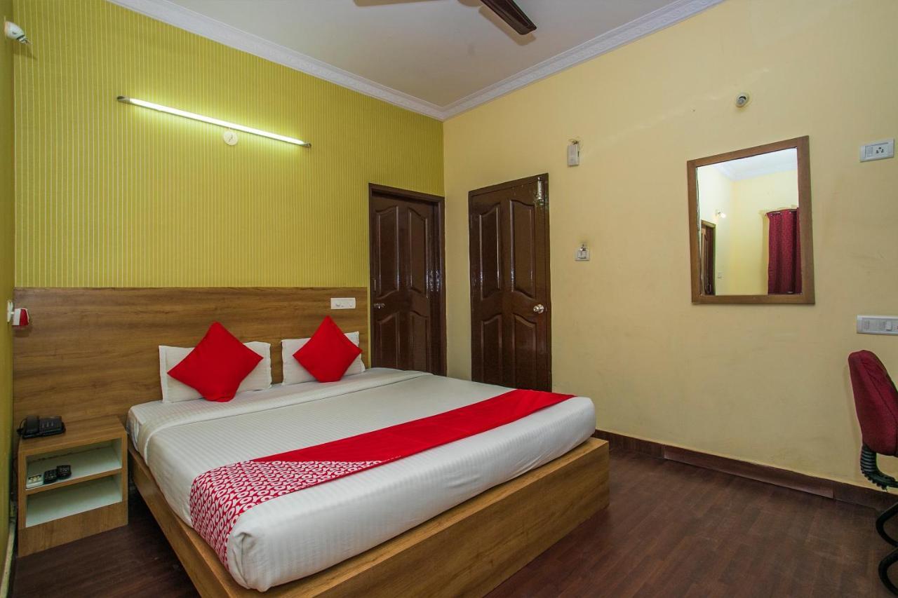 Hotel Venkat Presidency Бангалор Екстериор снимка