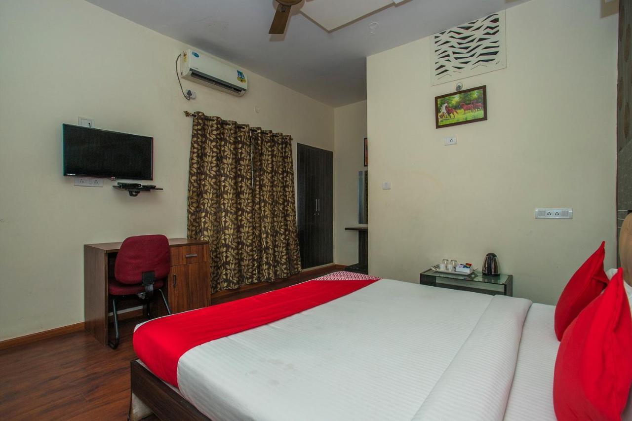 Hotel Venkat Presidency Бангалор Екстериор снимка