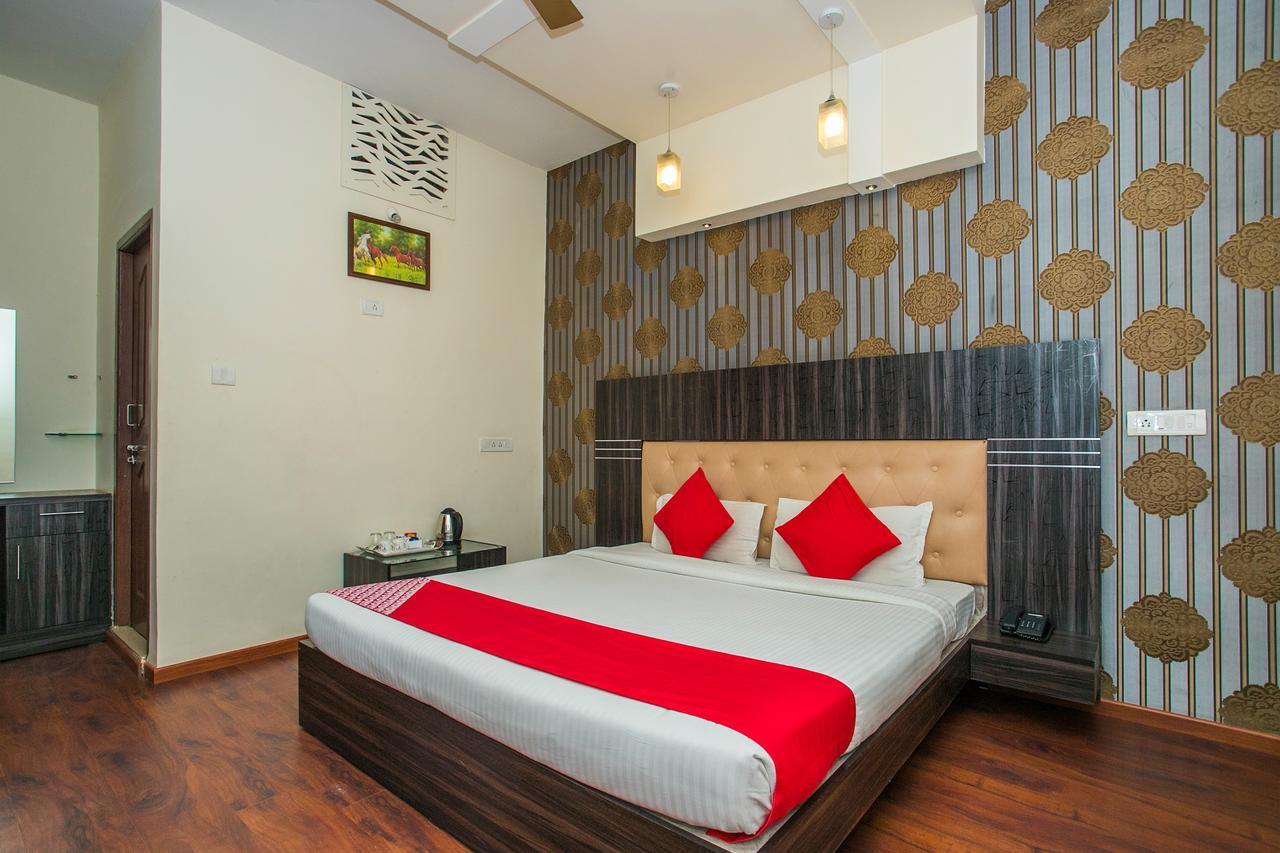 Hotel Venkat Presidency Бангалор Екстериор снимка