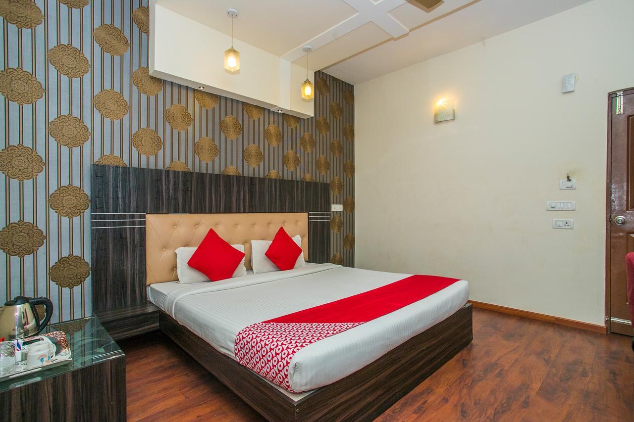 Hotel Venkat Presidency Бангалор Екстериор снимка