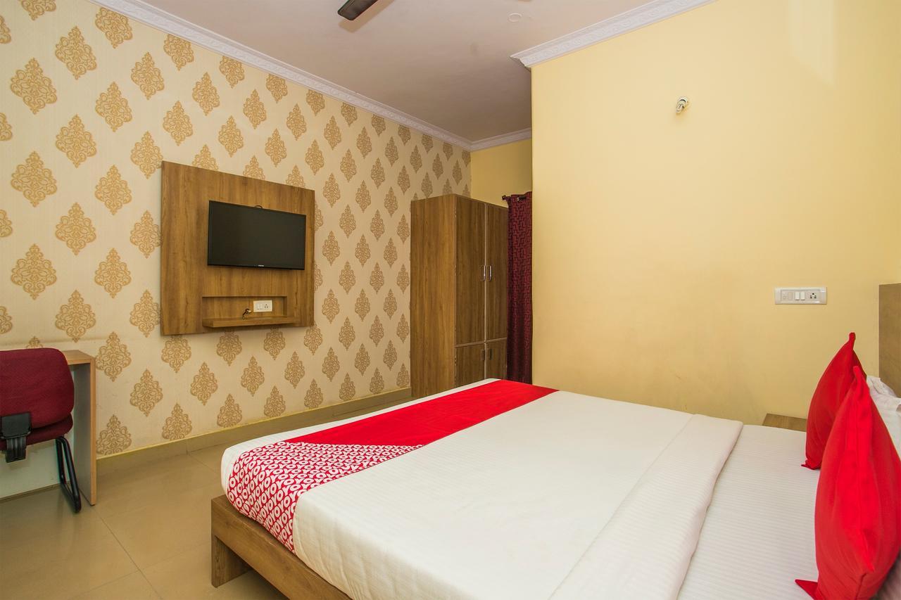 Hotel Venkat Presidency Бангалор Екстериор снимка