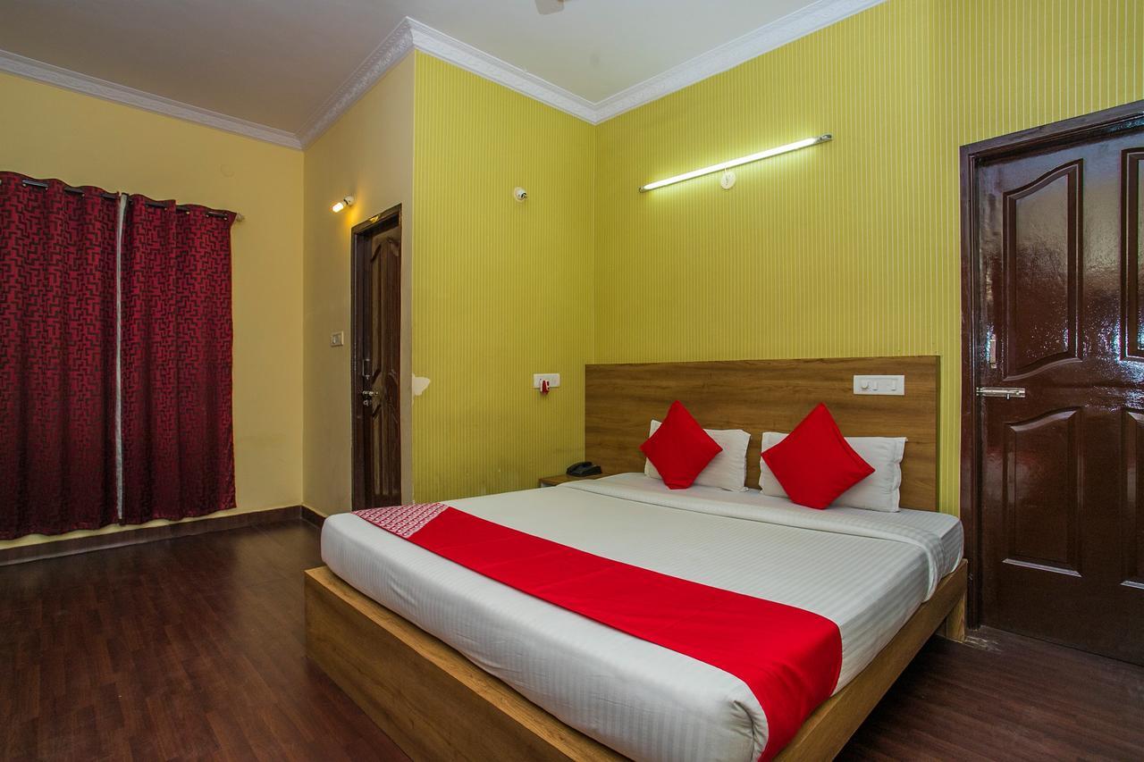 Hotel Venkat Presidency Бангалор Екстериор снимка