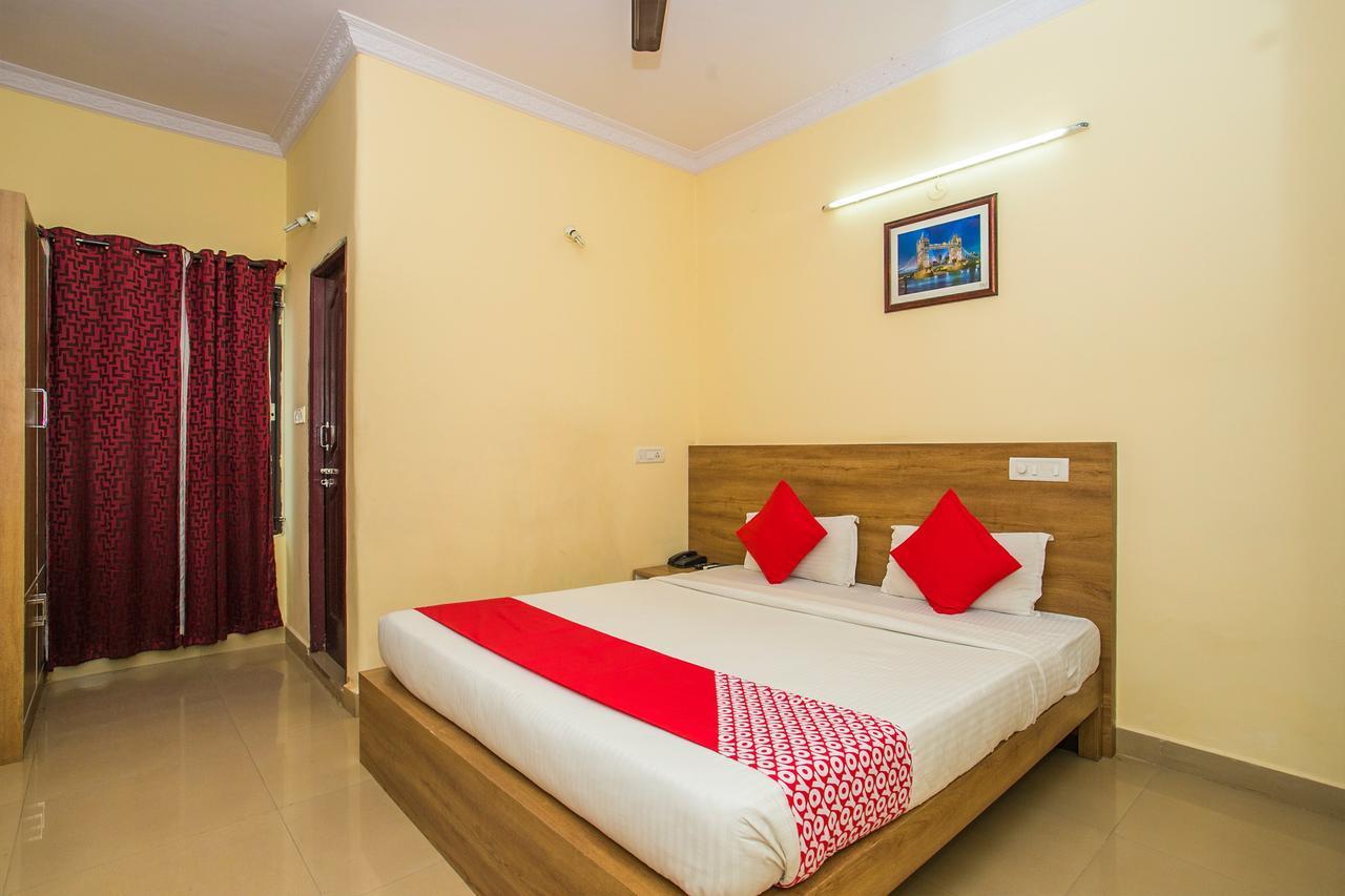 Hotel Venkat Presidency Бангалор Екстериор снимка