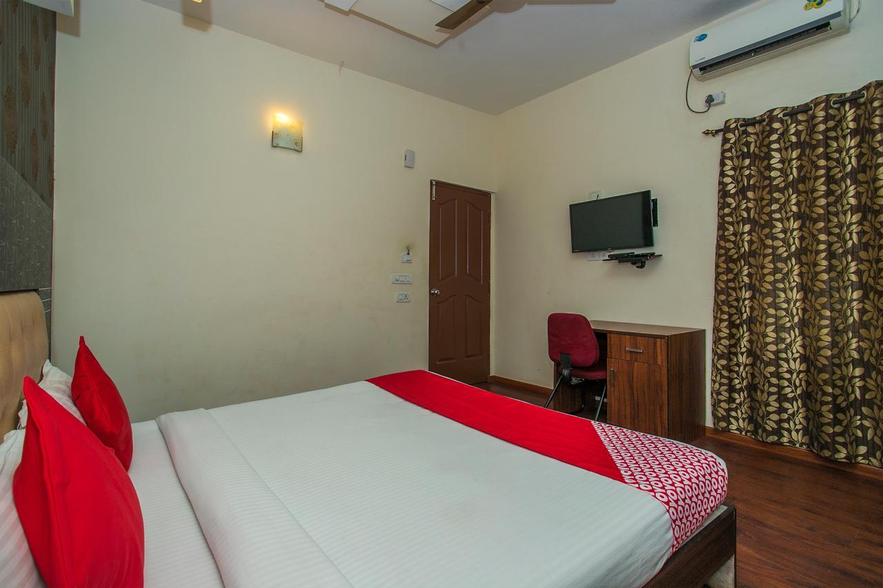 Hotel Venkat Presidency Бангалор Екстериор снимка